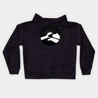 Camelcade crosses sandy dunes Kids Hoodie